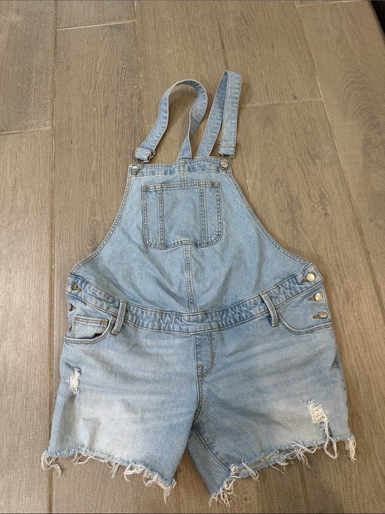 Isabel Maternity by Ingrid & Isabel Denim - MATERNITY Light Wash Denim Short Overalls